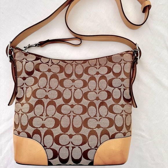 🔥 sale ⚡️⚡️Classic Coach bucket shoulder bag. Leather trim. EUC. - Picture 1 of 12